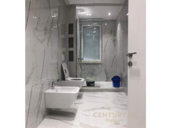 Tirane, jepet me qera apartament 3+1+A+BLK Kati 2, 200 m² 1.500 Euro (TEG)