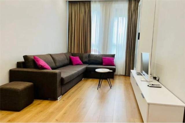 Tirane, jepet me qera apartament 1+1 Kati 1, 48 m² 300 Euro (Pazari i Ri)