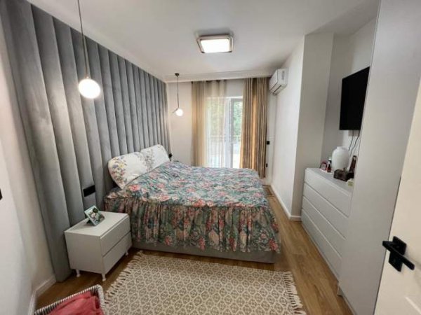 Tirane, jepet me qera apartament 3+1+A+BLK Kati 1, 140 m² 1.400 Euro (kopshti zoologjik)