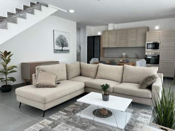 Tirane, jepet me qera apartament duplex Kati 3, 150 m² 1.500 Euro (LIQENI I THATE)
