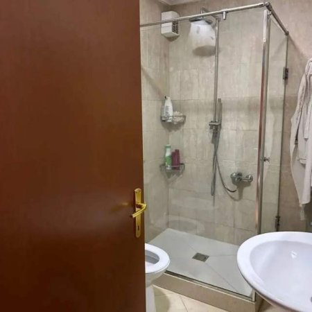 Tirane, jepet me qera apartament 3+1 Kati 3, 100 m² 600 Euro (Qendra Kristal)