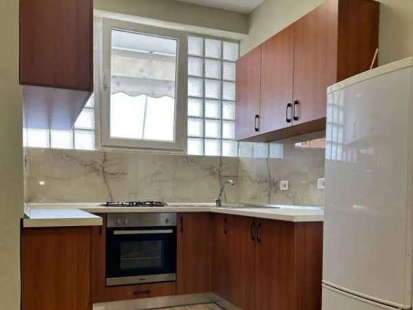 Tirane, jepet me qera apartament 2+1 Kati 2, 90 m² 45.000 Leke (Rruga Besa)
