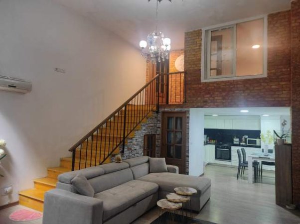Tirane, jepet me qera apartament duplex 2+1+BLK Kati 1, 75 m² 40.000 Leke (Rruga Muhamed Deliu)