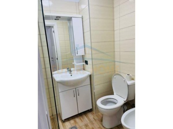 Tirane, shitet apartament 1+1 Kati 8, 45 m² 56.000 Euro (Unaza e Re)