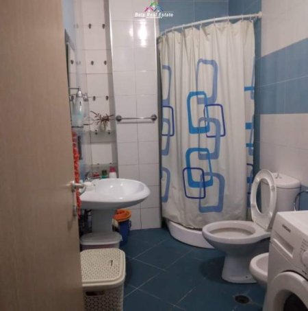 Tirane, jepet me qera apartament 1+1 Kati 3, 50 m² 400 Euro (ish tregu elektrik)