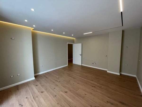 Tirane, shitet apartament 1+1 Kati 3, 68 m² 131 Euro (Rruga e Kavajes)