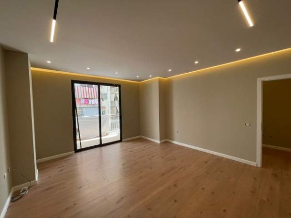 Tirane, shitet apartament 1+1 Kati 3, 68 m² 131 Euro (Rruga e Kavajes)