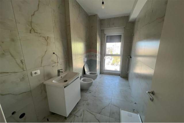Tirane, jepet me qera apartament 2+1 Kati 4, 102 m² 350 Euro (Jordan Misja)