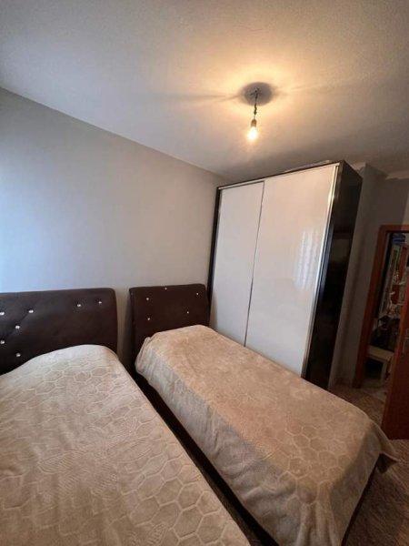 Tirane, jepet me qera apartament 2+1+BLK Kati 1, 83 m² 400 Euro (rruga Irfan Tomini)