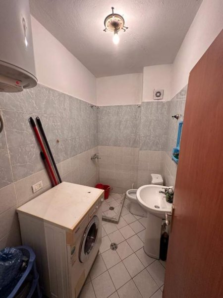 Tirane, jepet me qera apartament 2+1+BLK Kati 1, 83 m² 400 Euro (rruga Irfan Tomini)