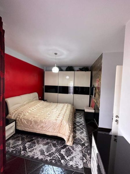 Tirane, jepet me qera apartament 3+1+BLK Kati 3, 110 m² 800 Euro (rruga Karl Gega)
