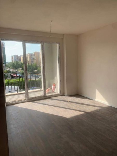 Tirane, jepet me qera apartament 1+1+BLK Kati 2, 70 m² 300 Euro (ngjitur me pisten e helikopterave)
