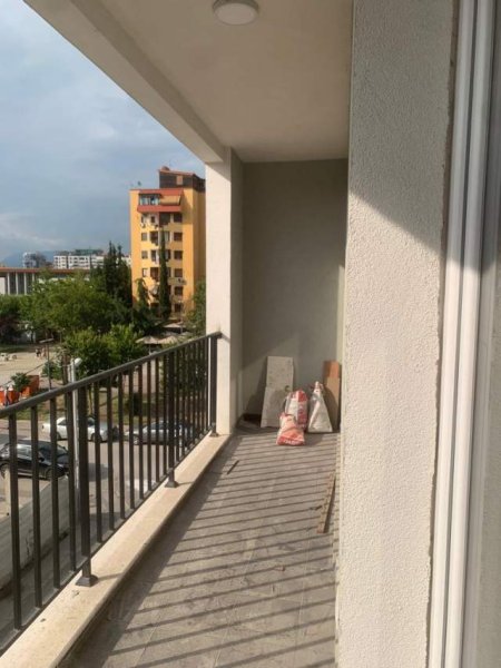Tirane, jepet me qera apartament 1+1+BLK Kati 2, 70 m² 300 Euro (ngjitur me pisten e helikopterave)