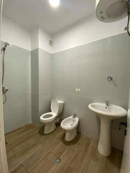 Tirane, jepet me qera apartament 2+1+BLK Kati 3, 120 m² 500 Euro (prane 2 Palmat)
