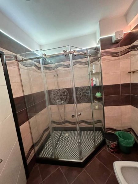 Tirane, jepet me qera apartament 3+1+BLK Kati 2, 115 m² 800 Euro
