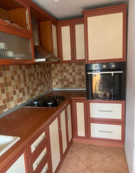 Tirane, jepet me qera apartament 2+1+BLK Kati 4, 80 m² 450 Euro (pallati i telebingos)