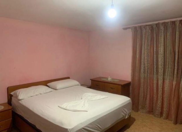Tirane, jepet me qera apartament 2+1+BLK Kati 4, 80 m² 450 Euro (pallati i telebingos)