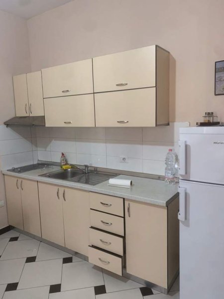 Tirane, jepet me qera apartament 1+1 Kati 3, 60 m² 38.000 Leke (Vasil Shanto)