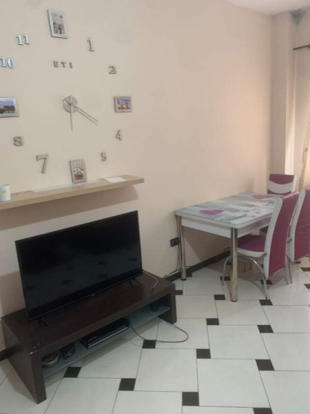 Tirane, jepet me qera apartament 1+1 Kati 3, 70 m² 38.000 Leke (perballe gjimnazit Besnik Sykja)
