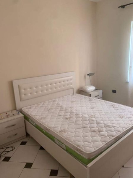 Tirane, jepet me qera apartament 1+1 Kati 3, 70 m² 38.000 Leke (perballe gjimnazit Besnik Sykja)