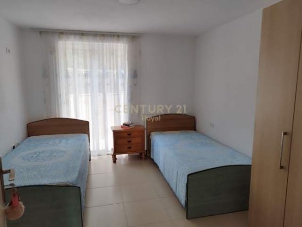 Tirane, jepet me qera apartament 2+1+BLK 100 m² 300 Euro (rruga Todi Shkurti prane Grandit, Tregu Elektrik)