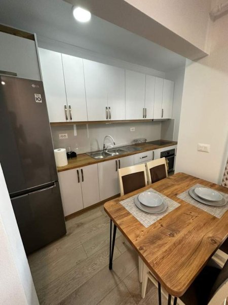 Tirane, jepet me qera apartament 1+1+BLK Kati 1, 65 m² 500 Euro (Rruga Kavajes)
