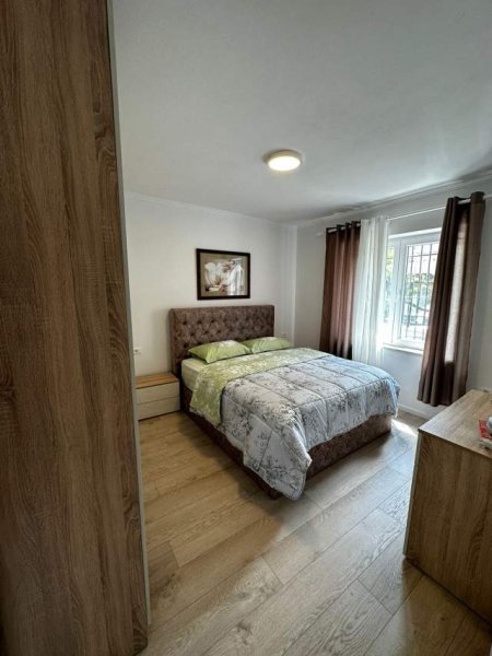 Tirane, jepet me qera apartament 1+1+BLK Kati 1, 65 m² 500 Euro (Rruga Kavajes)