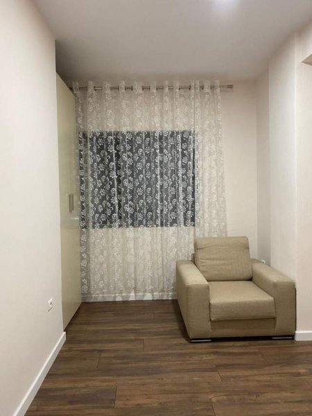 Tirane, jepet me qera apartament 2+1+BLK Kati 3, 120 m² 500 Euro (Unaza e Re)