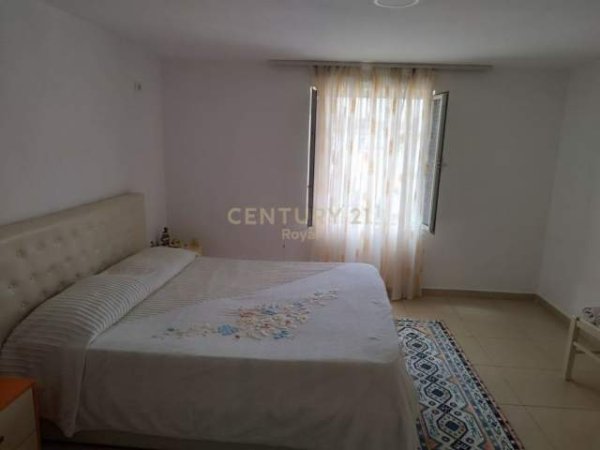 Tirane, jepet me qera apartament 2+1+BLK 100 m² 300 Euro (rruga Todi Shkurti prane Grandit, Tregu Elektrik)