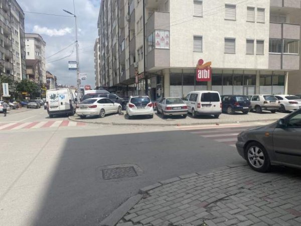 Fushe Kosove, shitet lokal Kati 0, 187 m² 4.000 Euro/m2 (Shefki Kuleta)