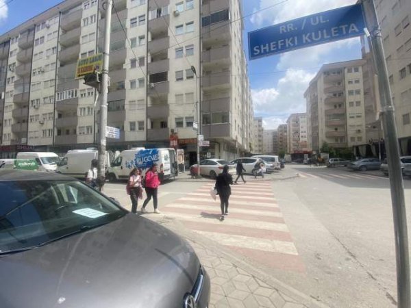 Fushe Kosove, shitet lokal Kati 0, 187 m² 4.000 Euro/m2 (Shefki Kuleta)