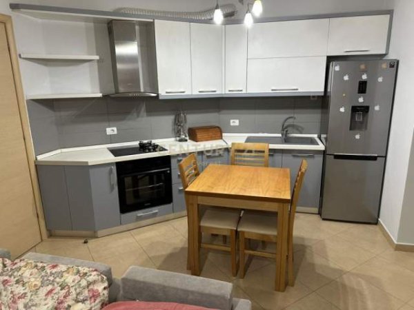 Tirane, jepet me qera apartament 2+1+BLK Kati 6, 75 m² 500 Euro (Yzberisht Tirane)