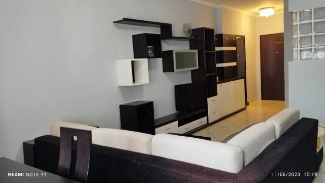 Tirane, jepet me qera apartament, prane bllokut, 90 m2, 1+1+1 studio +2 BLK, Kati 5, cmimi 700 Euro/muaj (Sheshi Wilson)