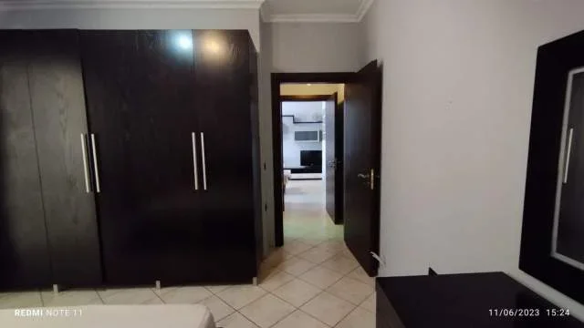Tirane, jepet me qera apartament, prane bllokut, 90 m2, 1+1+1 studio +2 BLK, Kati 5, cmimi 700 Euro/muaj (Sheshi Wilson)