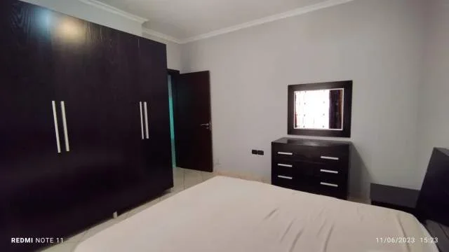 Tirane, jepet me qera apartament, prane bllokut, 90 m2, 1+1+1 studio +2 BLK, Kati 5, cmimi 700 Euro/muaj (Sheshi Wilson)