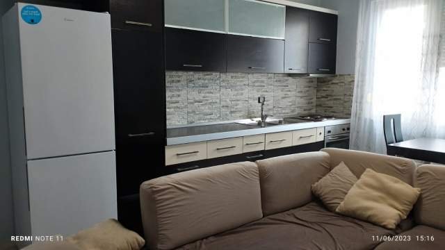 Tirane, jepet me qera apartament, prane bllokut, 90 m2, 1+1+1 studio +2 BLK, Kati 5, cmimi 700 Euro/muaj (Sheshi Wilson)