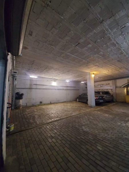 Tirane, shitet garazh Kati -1, 90 m² 18.000 Euro