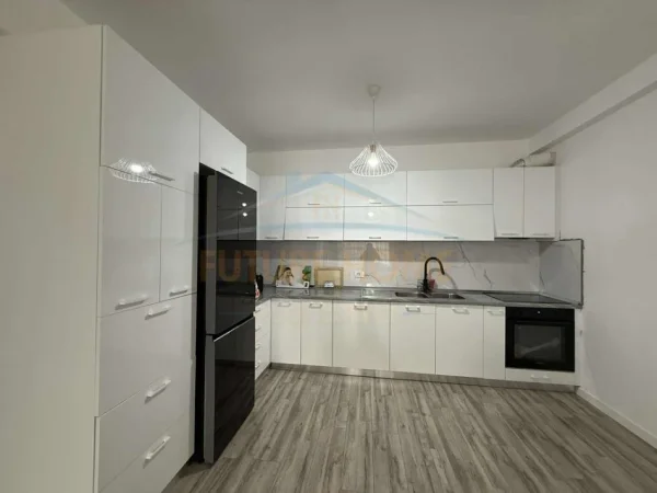 Tirane, jepet me qera apartament 2+1 Kati 4, 107 m² 650 € 