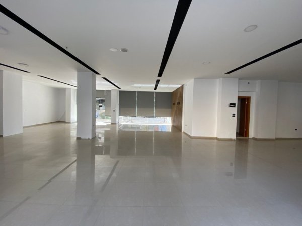 jepet me qera dyqan 200m2 kati 1 astir , 1.000 €