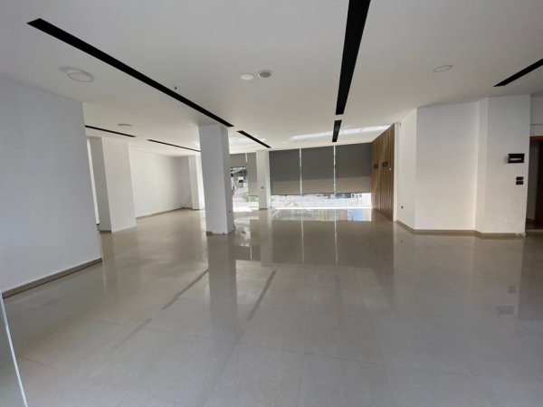 jepet me qera dyqan 200m2 kati 1 astir , 1.000 €