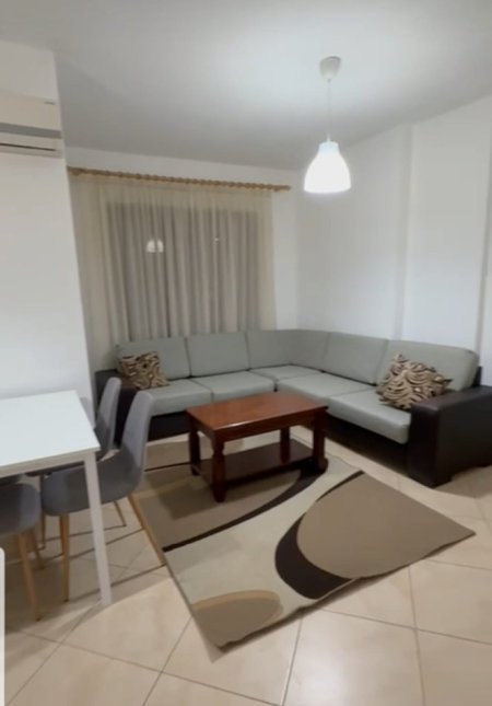 Tirane, jepet me qera apartament 1+1 Kati 4, 500 € 