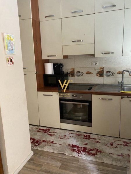 Tirane, jepet me qera apartament 1+1+Ballkon Kati 4, 65 m² 900 € (STADIUMI DINAMO)