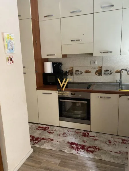 Tirane, jepet me qera apartament 1+1+Ballkon Kati 4, 65 m² 900 € (STADIUMI DINAMO)
