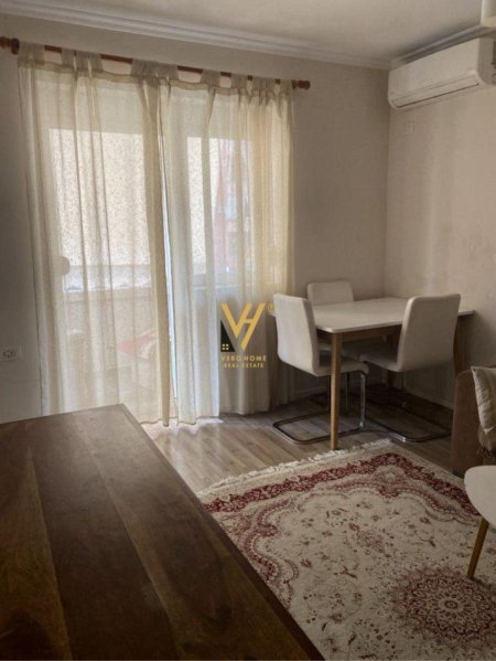 Tirane, jepet me qera apartament 1+1+Ballkon Kati 4, 65 m² 900 € (STADIUMI DINAMO)