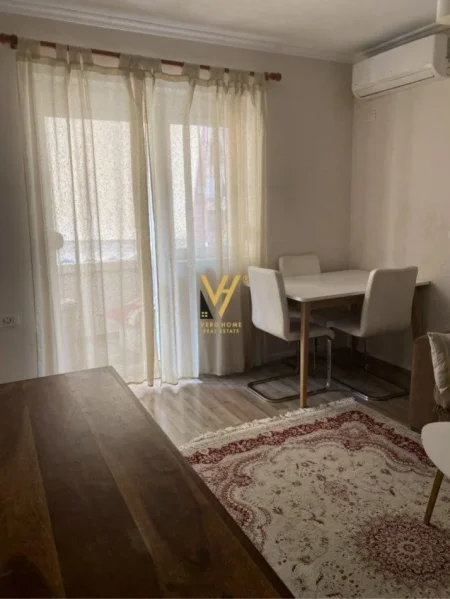 Tirane, jepet me qera apartament 1+1+Ballkon Kati 4, 65 m² 900 € (STADIUMI DINAMO)