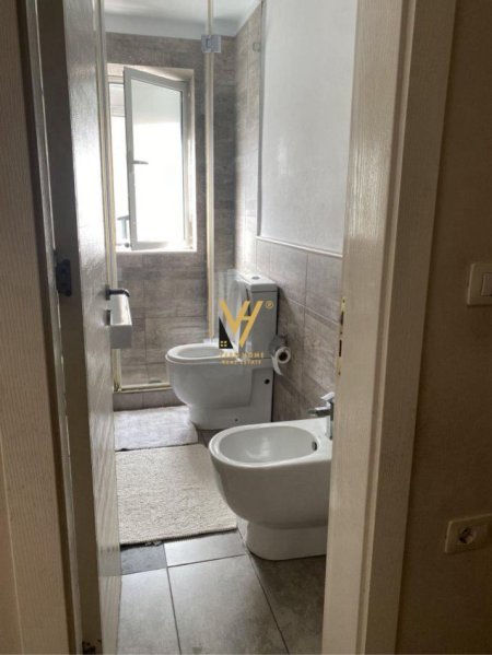 Tirane, jepet me qera apartament 1+1+Ballkon Kati 4, 65 m² 900 € (STADIUMI DINAMO)