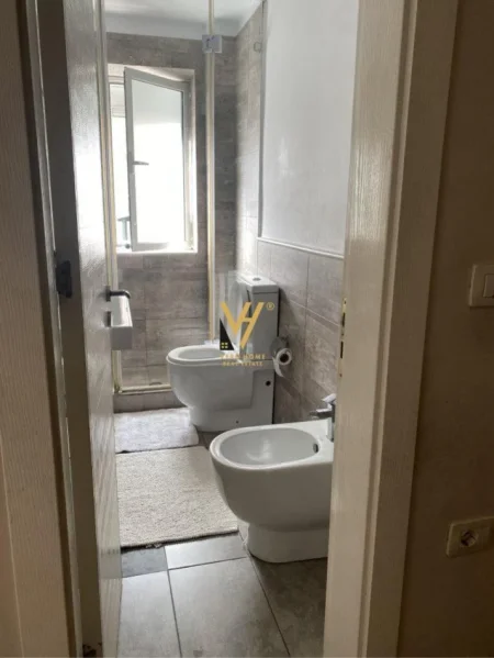 Tirane, jepet me qera apartament 1+1+Ballkon Kati 4, 65 m² 900 € (STADIUMI DINAMO)