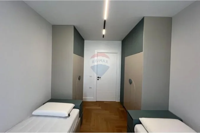Tirane, jepet me qera apartament 2+1+Ballkon , 118 m² 2.000 € (Lake View)