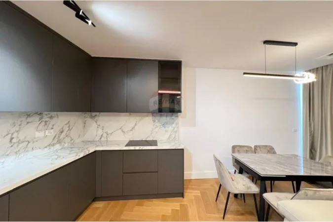 Tirane, jepet me qera apartament 2+1+Ballkon , 118 m² 2.000 € (Lake View)