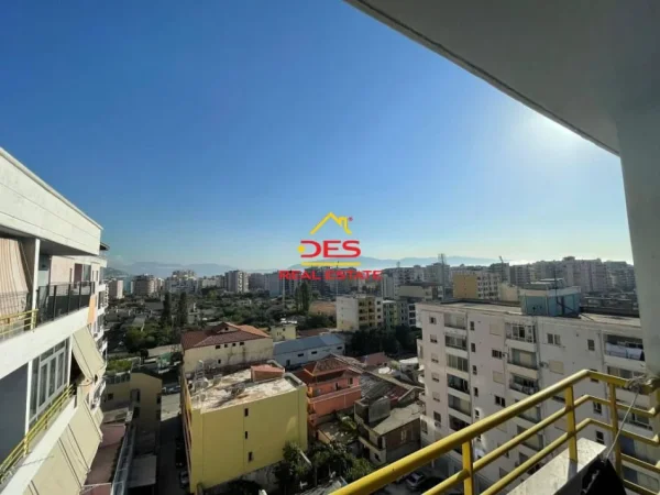 Vlore, jepet me qera apartament 2+1+Ballkon Kati 10, 125 m² 350 € (Rruga Dush Strati)